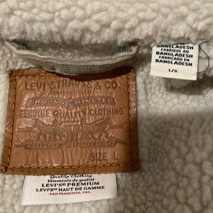 Levi’s jacket size large men sand color